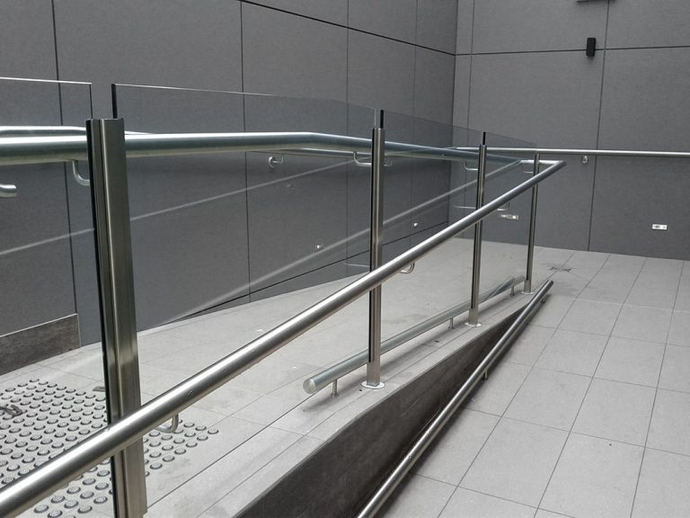 glass balustrsdes for commercial area