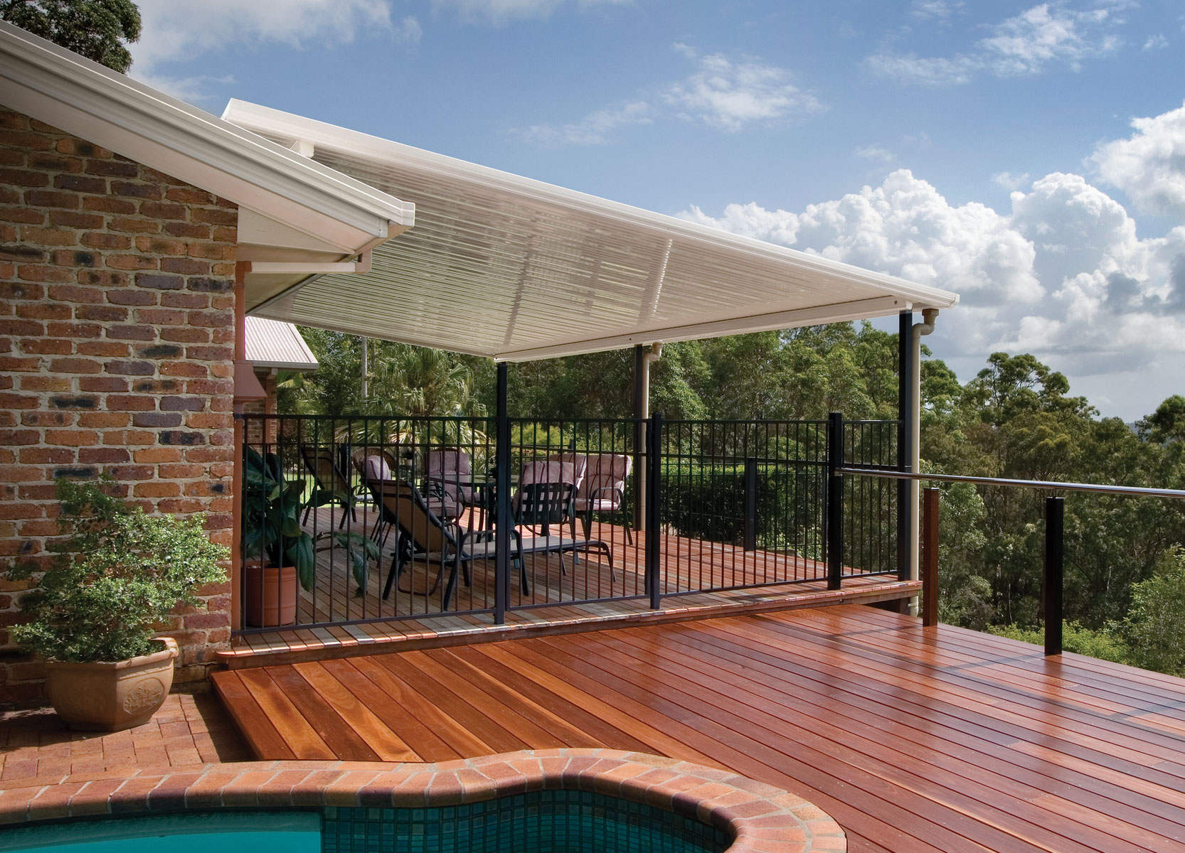 Add An Aesthetic Value To Your Home With Patio Awnings