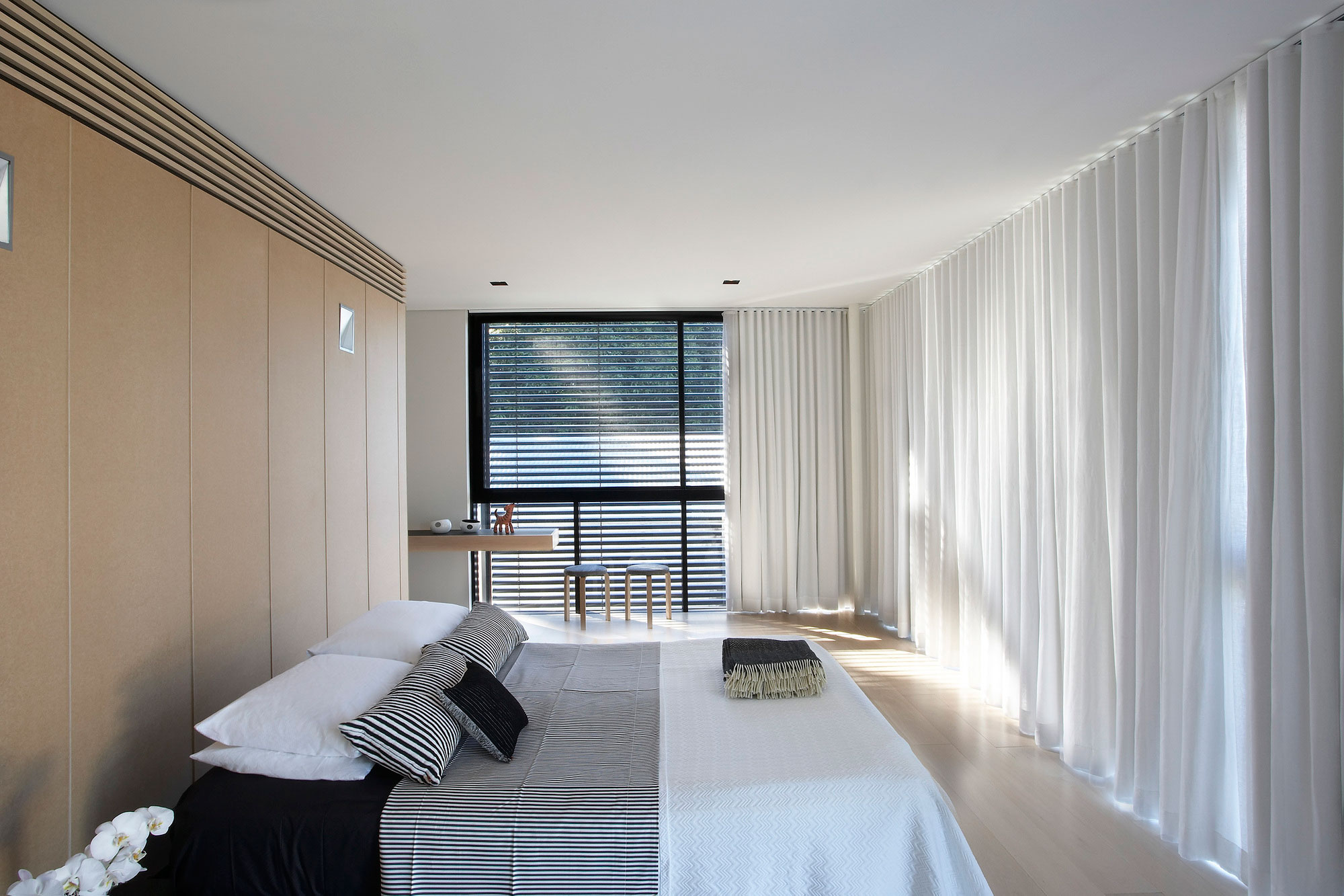 White Modern Curtain give unique look to Your Home